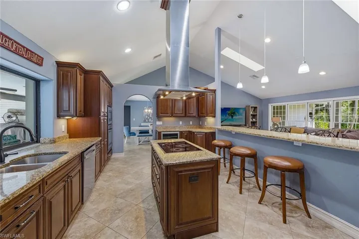 3731  5th NW AVE, Naples, FL 34120