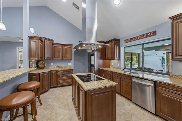 3731  5th NW AVE, Naples, FL 34120