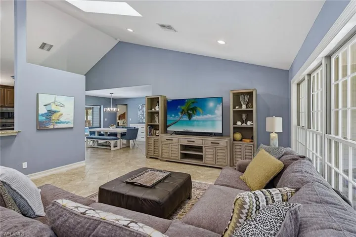 3731  5th NW AVE, Naples, FL 34120