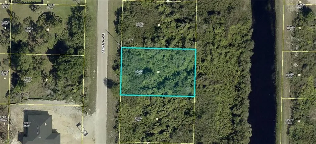 1046 Brenton Ave, Lehigh Acres, Florida 33974