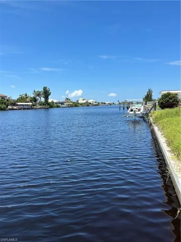4228 Nw 33rd Ln, Cape Coral, Florida 33993