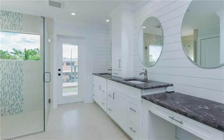 2nd Primary Bathroom in rer of house