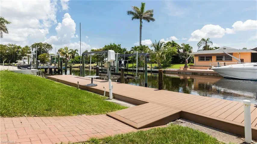 5609 De Soto Ct, Cape Coral, Florida 33904