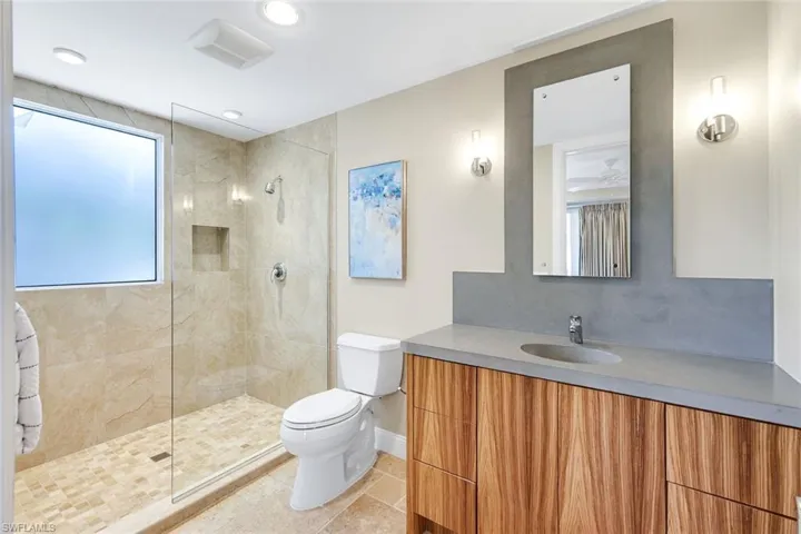 2nd floor jr primary  en-suite bath