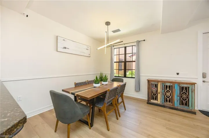 HARDWOOD FLOORS IN DINING