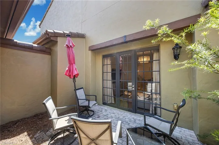9128  Delano  ST, Naples, FL 34113