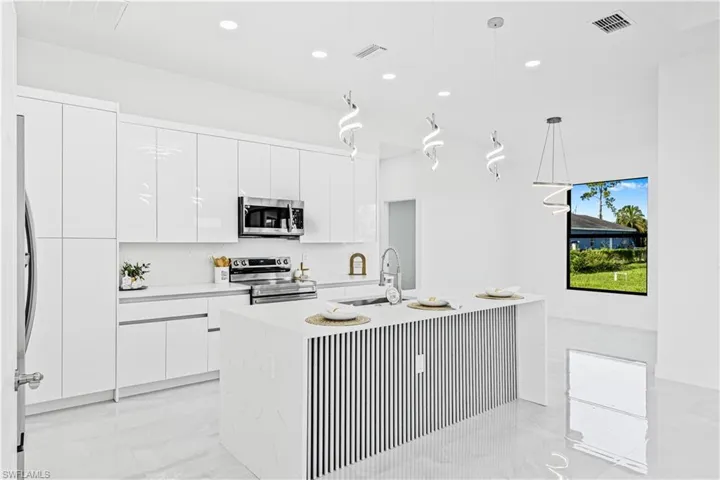 376 Cratsley Ave S, Lehigh Acres, Florida 33974