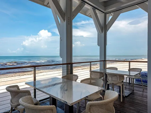 Sandbar outdoor dining/bar