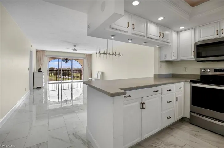 37 High Point Cir E 602, Naples, Florida 34103