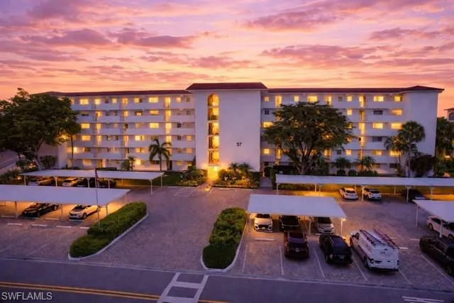 37 High Point Cir E 602, Naples, Florida 34103