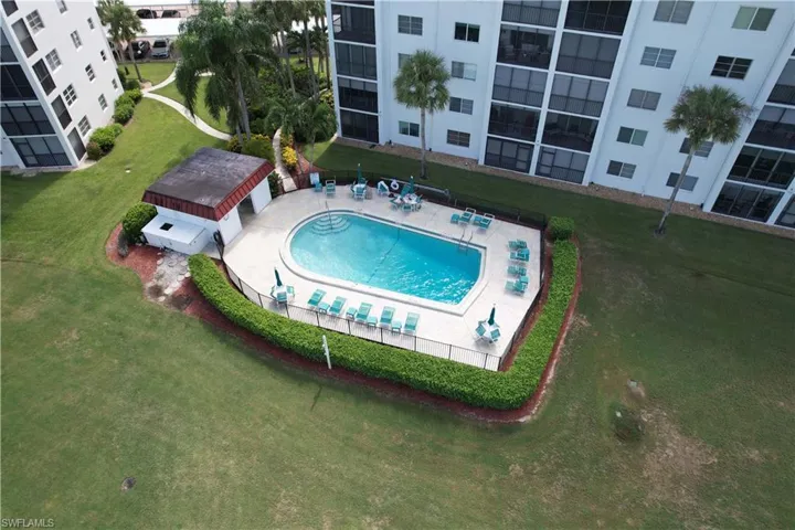37 High Point Cir E 602, Naples, Florida 34103