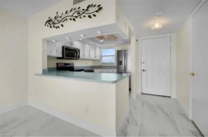 37 High Point Cir E 602, Naples, Florida 34103