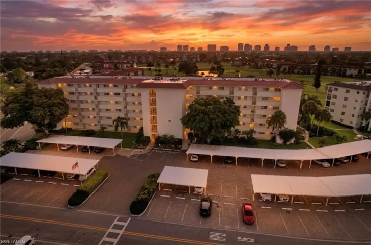 37 High Point Cir E 602, Naples, Florida 34103