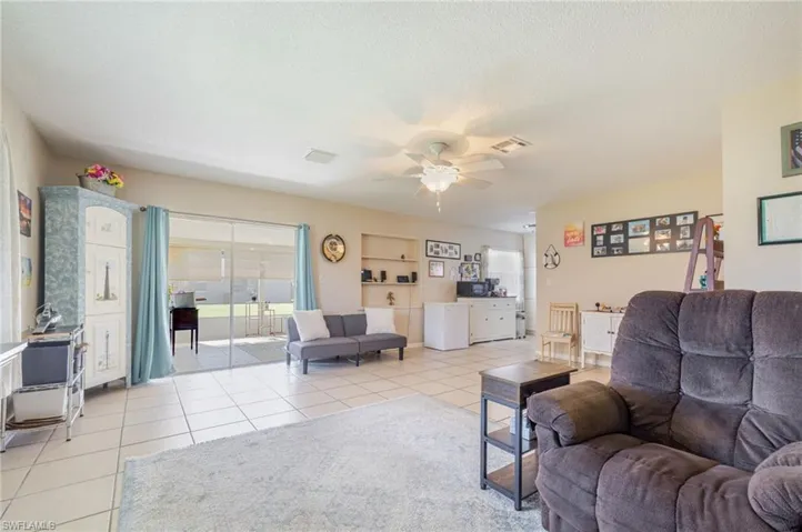 257 Briar Ct, Lehigh Acres, Florida 33936