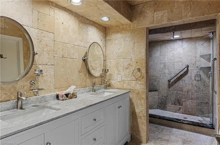 802  10th S AVE, Naples, FL 34102