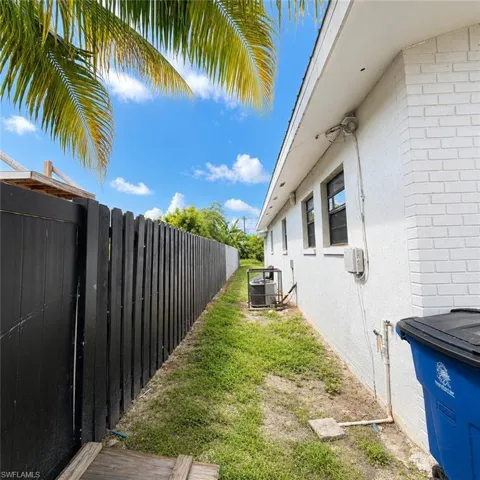 1572 Cypress Dr, Fort Myers, Florida 33907