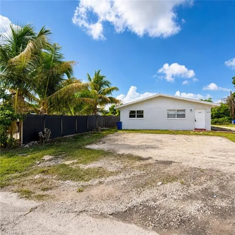 1572 Cypress Dr, Fort Myers, Florida 33907