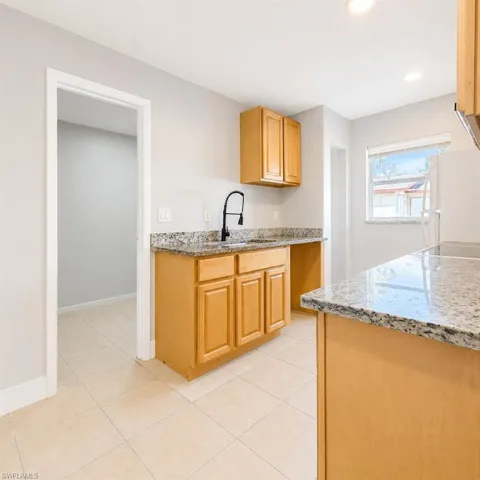 1572 Cypress Dr, Fort Myers, Florida 33907