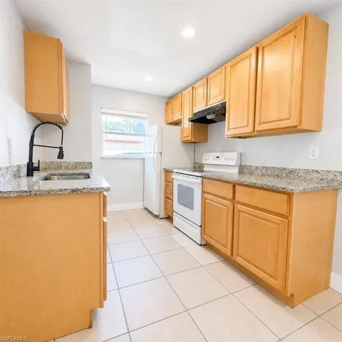 1572 Cypress Dr, Fort Myers, Florida 33907