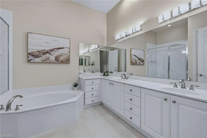 3053 Aviamar Cir 203, Naples, Florida 34114
