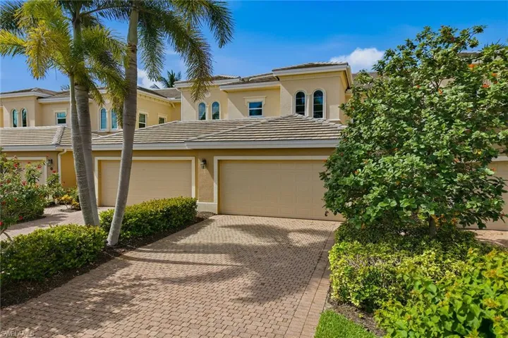 3053 Aviamar Cir 203, Naples, Florida 34114