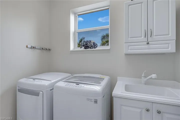 3053 Aviamar Cir 203, Naples, Florida 34114