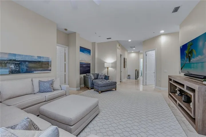 3053 Aviamar Cir 203, Naples, Florida 34114