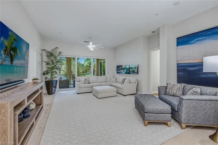 3053 Aviamar Cir 203, Naples, Florida 34114