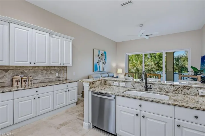3053 Aviamar Cir 203, Naples, Florida 34114