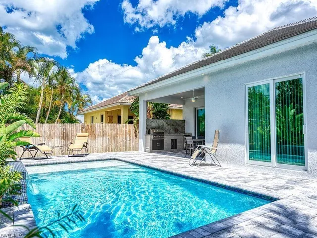 712 108th Ave N, Naples, Florida 34108