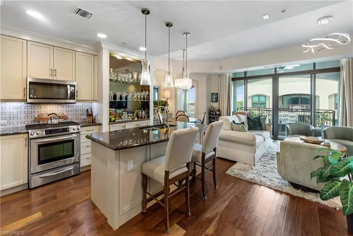 9115  Strada  PL, Naples, FL 34108