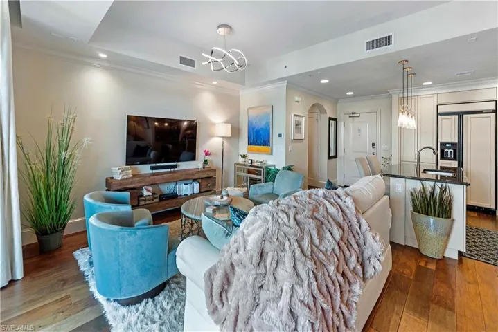 9115  Strada  PL, Naples, FL 34108