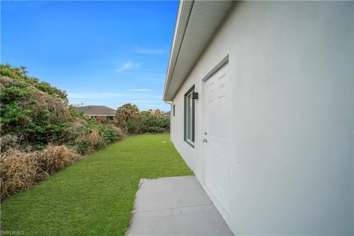 View of grassy yard