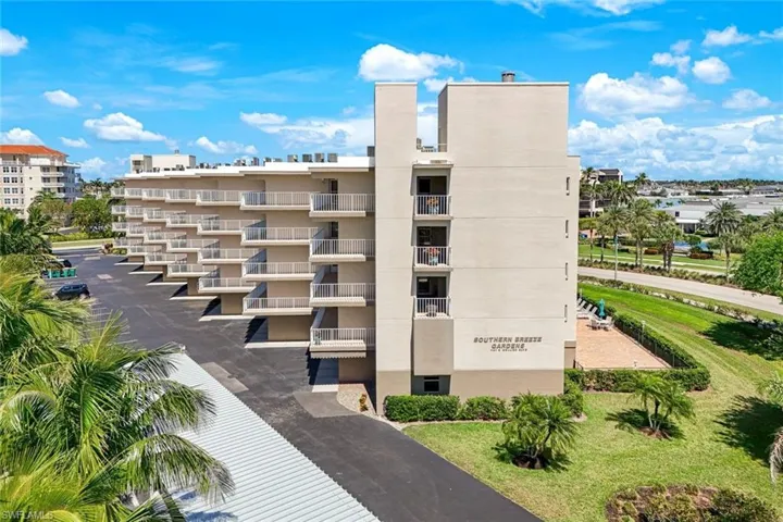 Come home to Southern Breeze Gardens on the sought after south end!