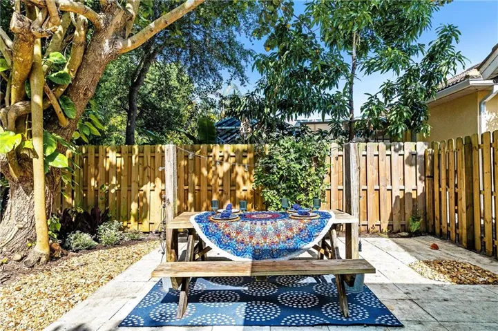 9801 Las Casas Dr, Fort Myers, Florida 33919