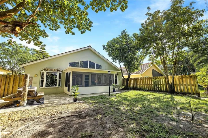 9801 Las Casas Dr, Fort Myers, Florida 33919