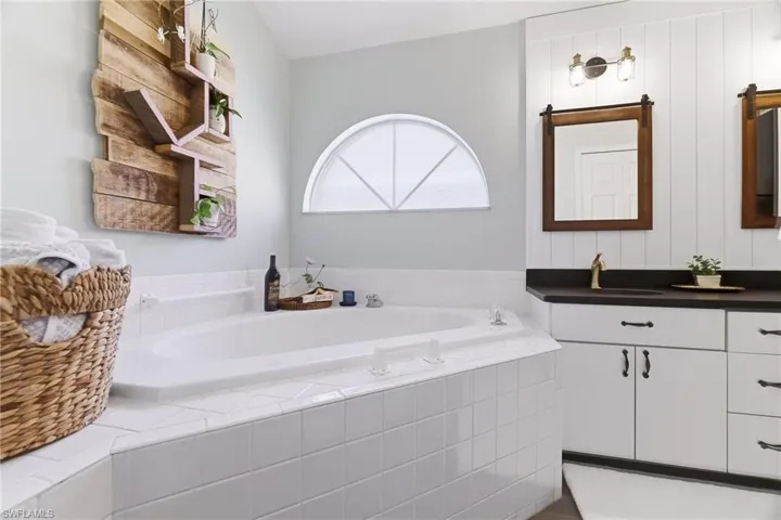 9801 Las Casas Dr, Fort Myers, Florida 33919