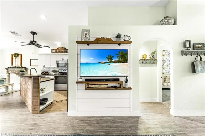9801 Las Casas Dr, Fort Myers, Florida 33919