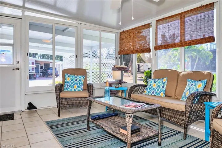 Sunroom with visible vents and a ceiling fan