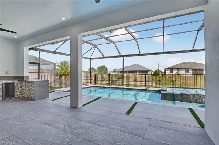Heated Saltwater Pool & Spa!