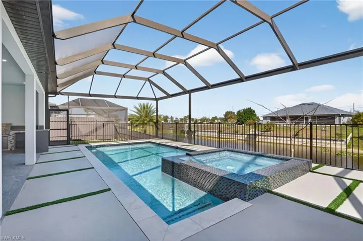 Heated Saltwater Pool & Spa!