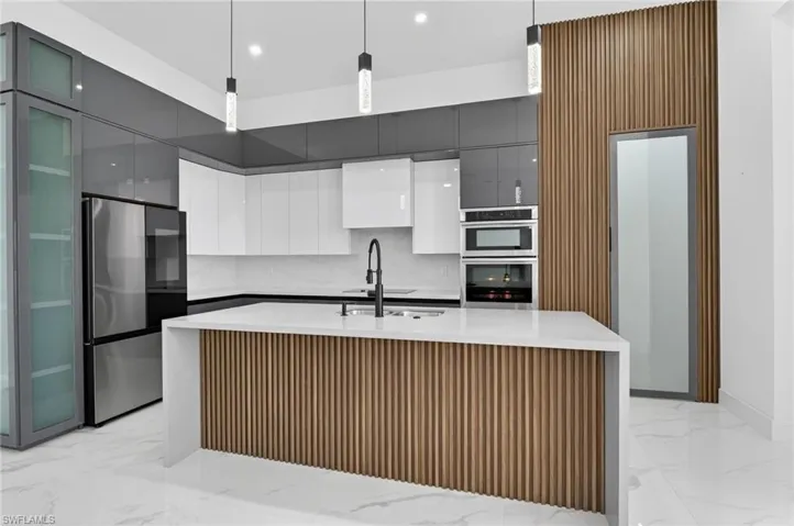 1617 Ne 12th St, Cape Coral, Florida 33909