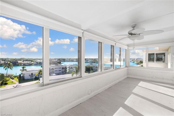Spacious lanai with bay views!