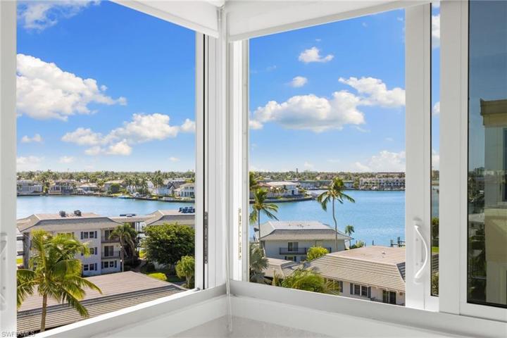 Spacious lanai with bay views!