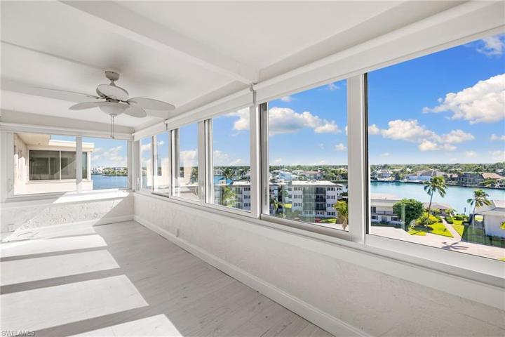 Spacious lanai with bay views!