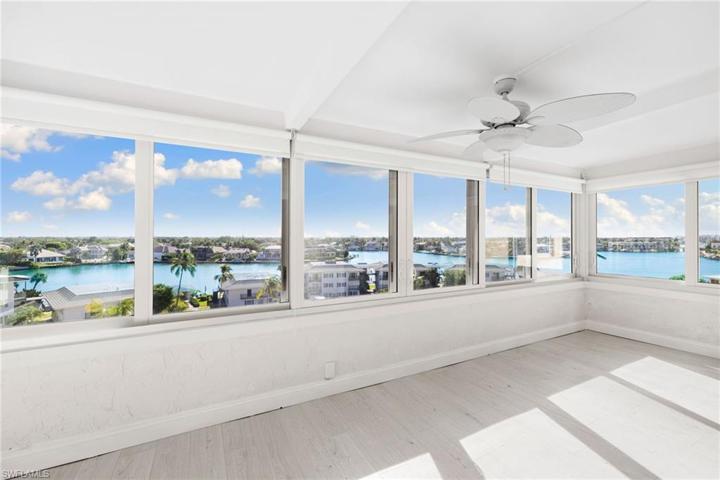 Spacious lanai with bay views!