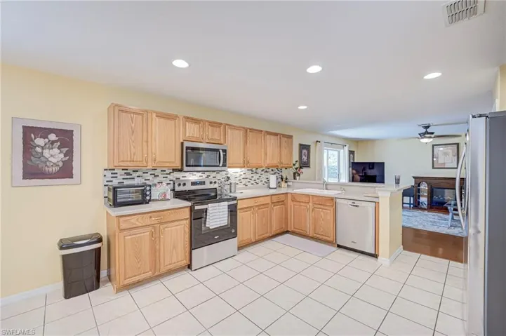 8889 Fawn Ridge Dr, Fort Myers, Florida 33912