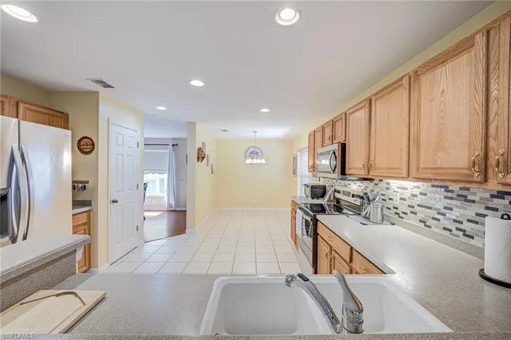8889 Fawn Ridge Dr, Fort Myers, Florida 33912