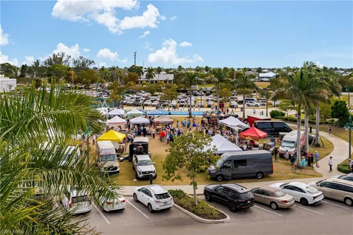 Wednesday Farmer's Market at Veteran's Park