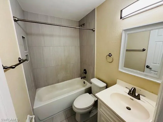 3325 Airport Rd N T7, Naples, Florida 34105